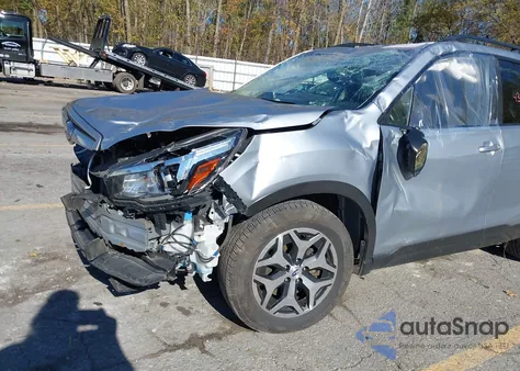 2019 Subaru Forester Premium z USA, uszkodzony, nr VIN JF2SKAEC8KH518312